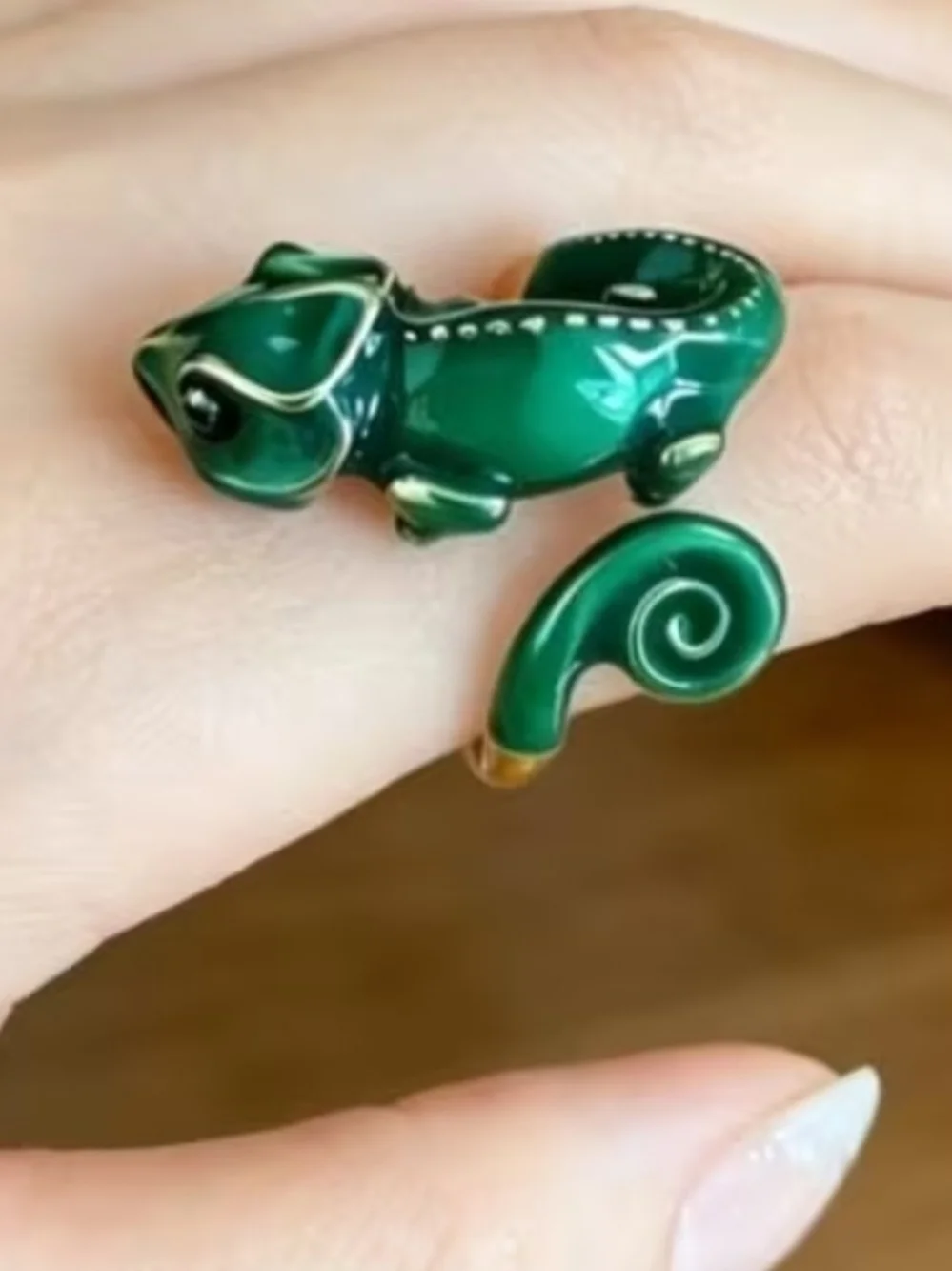 Green Gecko Adjustable Ring